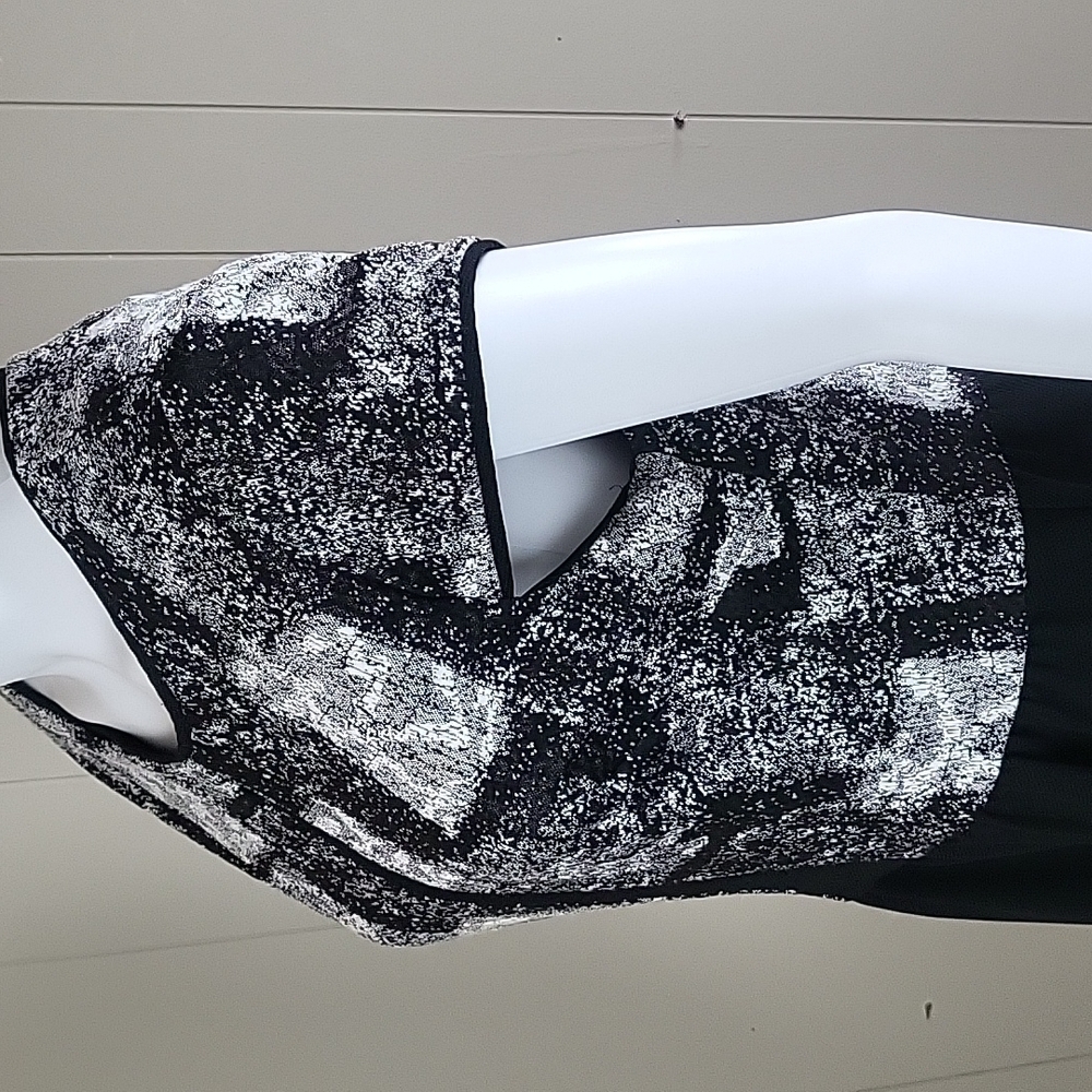 Betsey Johnson Black White Abstract Textured Short Sleeve Fit & Flare Dress - Picture 7 of 16